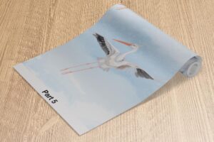 Wolkenvlucht - Babykamer behang met ooievaars